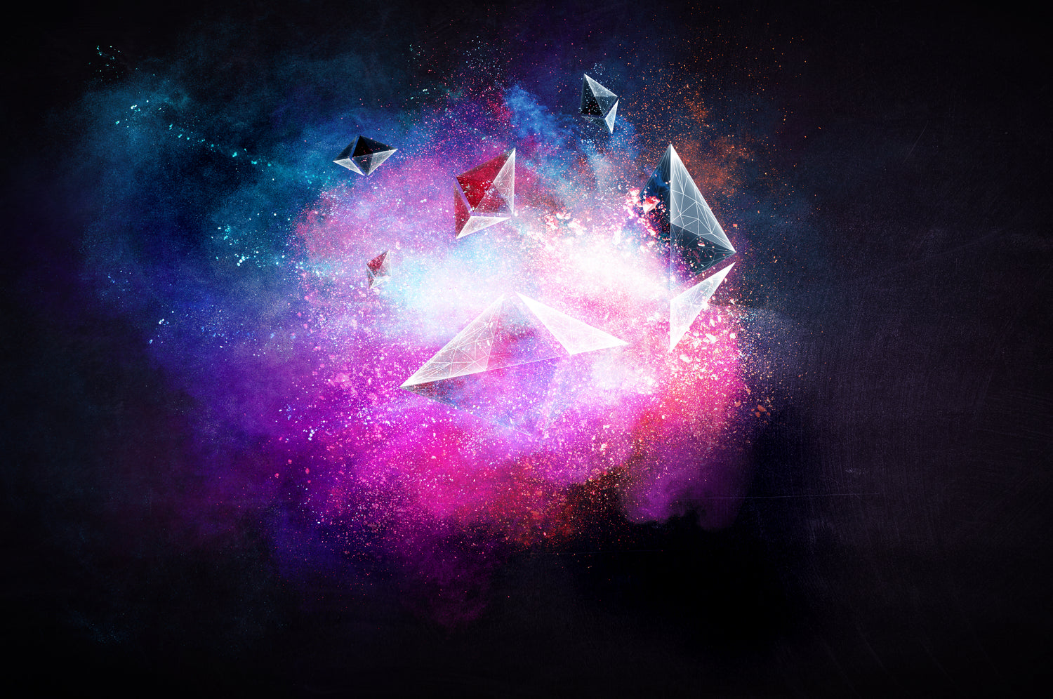 Prismas triangulares volando en una explosión de polvo y purpurina rosa y azul.